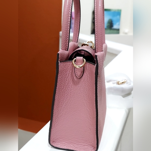 Coach Mini Crossbody (NWOT) Never Used. New. Price Is Negotiable - Picture 10 of 17